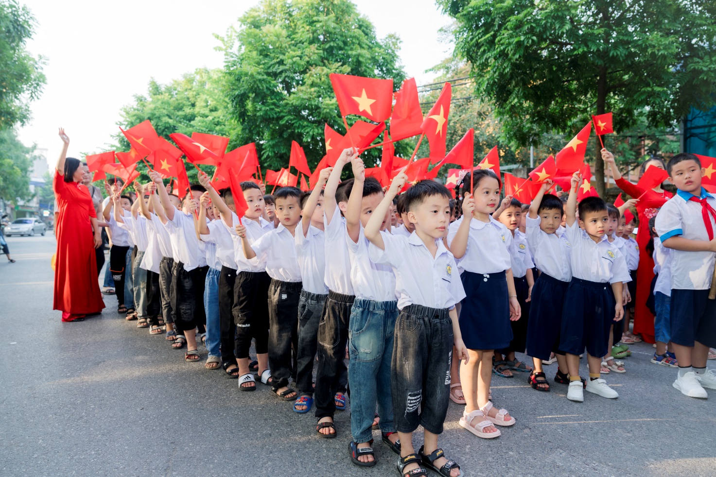 <a href='https://truongtieuhockhoaichau2.hungyen.edu.vn/tin-tuc/truong-tieu-hoc-dong-ket-tung-bung-to-chuc-le-khai-giang-nam-hoc-2024-2025.html'>TRƯỜNG TIỂU HỌC ĐÔNG KẾT TƯNG BỪNG TỔ CHỨC LỄ KHAI GIẢNG NĂM HỌC 2024-2025</a>