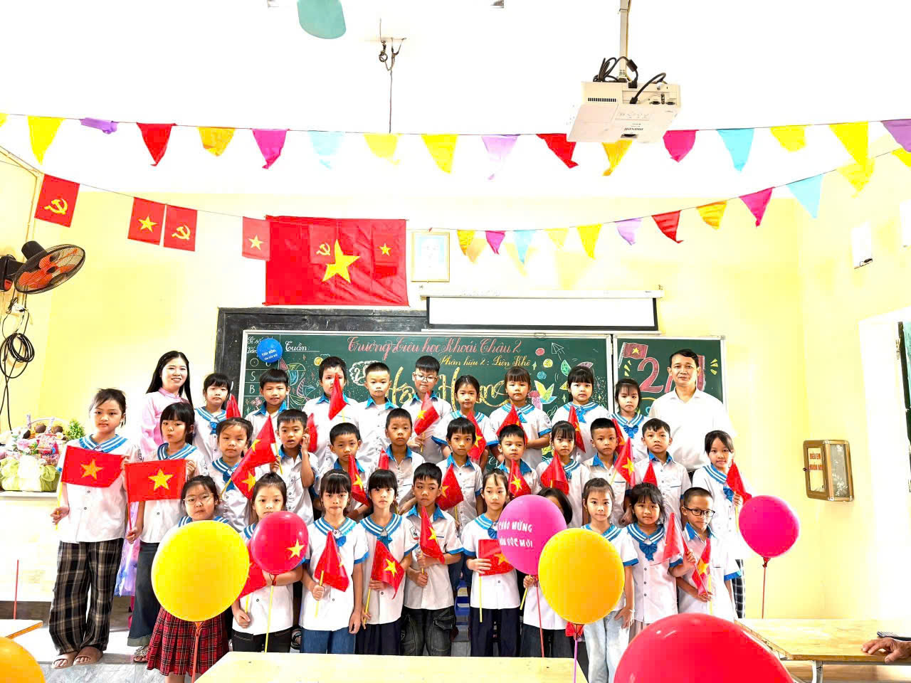 Rộn ràng ngày tựu trường tại Trường Tiểu học Khoái Châu 2