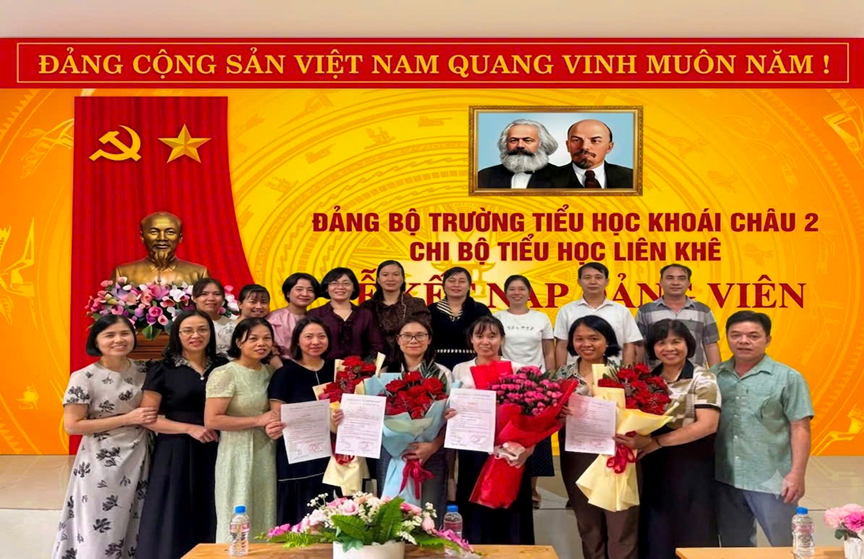 LỄ KẾT NẠP ĐẢNG VIÊN MỚI CHI BỘ TIỂU HỌC LIÊN KHÊ
