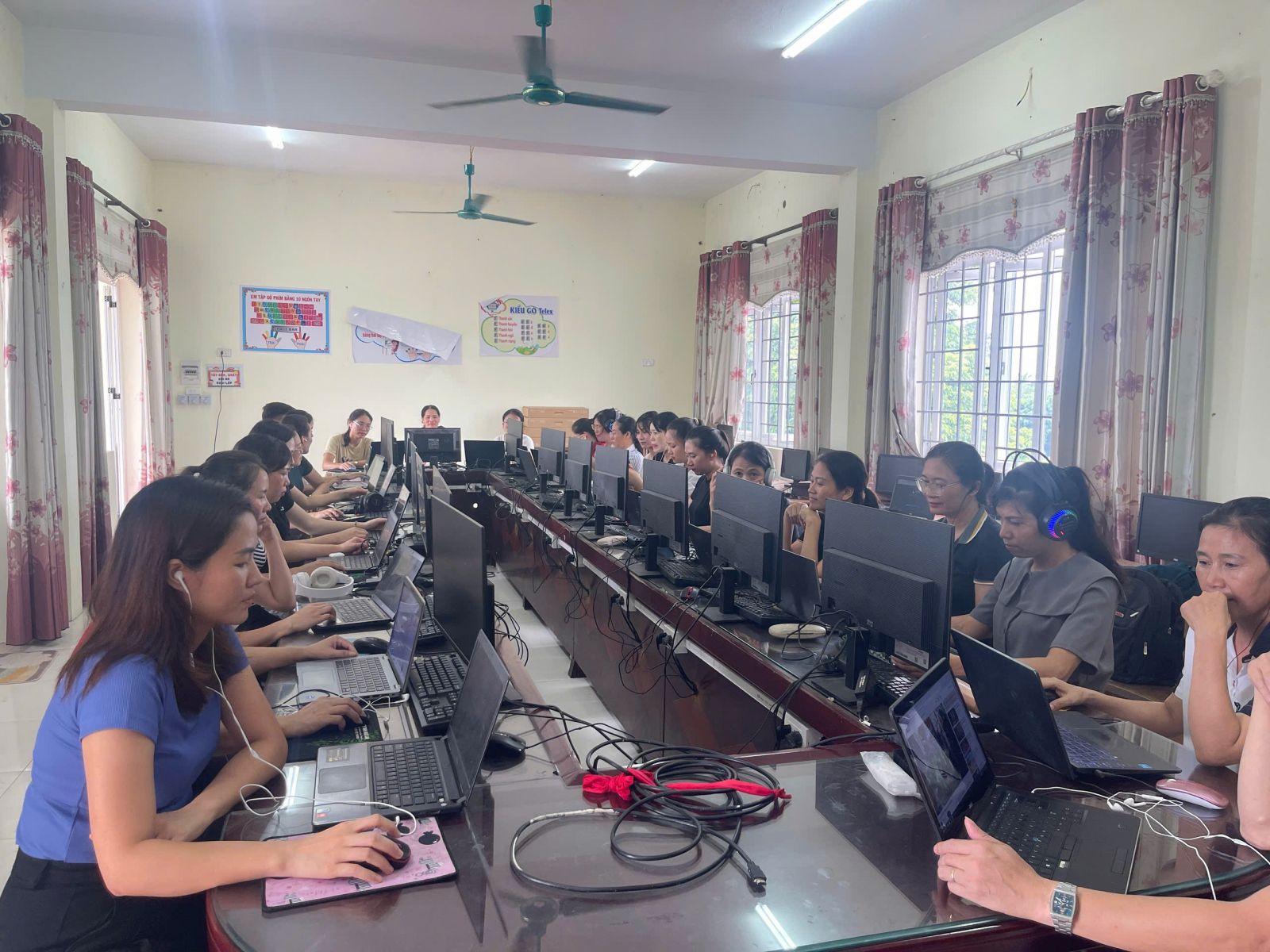 TRƯỜNG TIỂU HỌC ĐÔNG KẾT TỔ CHỨC KHẢO SÁT NĂNG LỰC TIẾNG ANH CHO ĐỘI NGŨ GIÁO VIÊN THEO KẾ HOẠCH CỦA BỘ GDĐT