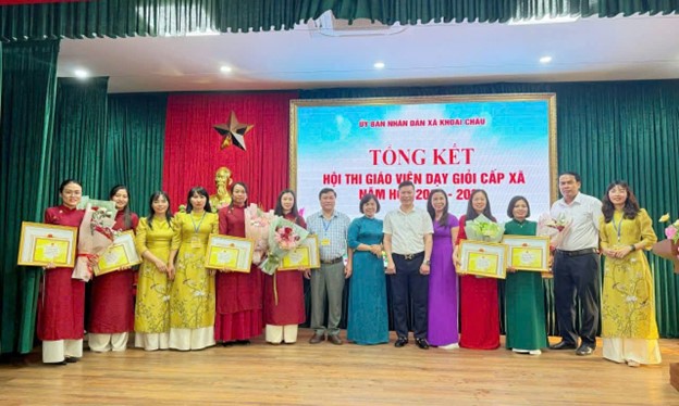 <a href='https://truongtieuhockhoaichau2.hungyen.edu.vn/tin-tuc/6%20GI%C3%81O%20VI%C3%8AN%20TR%C6%AF%E1%BB%9CNG%20TI%E1%BB%82U%20H%E1%BB%8CC%20%C4%90%C3%94NG%20K%E1%BA%BET%20%C4%90%C6%AF%E1%BB%A2C%20C%C3%94NG%20NH%E1%BA%ACN%20%C4%90%E1%BA%A0T%20DANH%20HI%E1%BB%86U%20GI%C3%81O%20VI%C3%8AN%20D%E1%BA%A0Y%20GI%E1%BB%8EI%20C%E1%BA%A4P%20X%C3%83%20N%C4%82M%20H%E1%BB%8CC%202025-2026.html'>6 GIÁO VIÊN TRƯỜNG TIỂU HỌC ĐÔNG KẾT ĐƯỢC CÔNG NHẬN ĐẠT DANH HIỆU GIÁO VIÊN DẠY GIỎI CẤP XÃ NĂM HỌC 2025-2026</a>