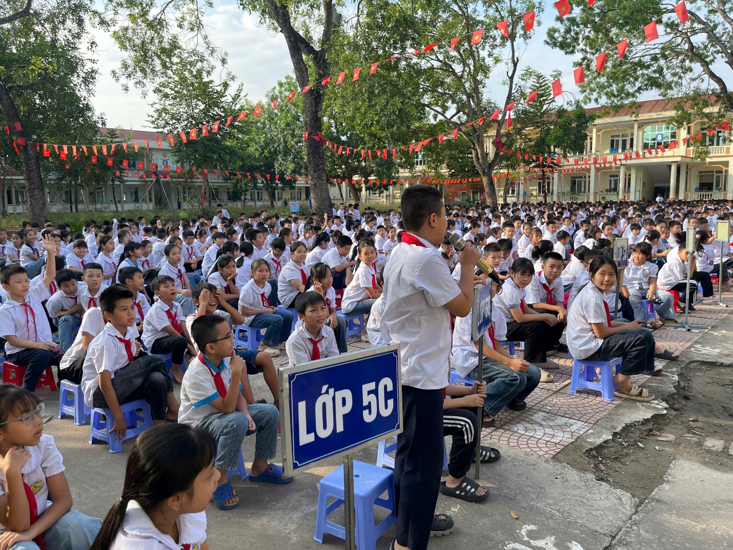 <a href='https://truongtieuhockhoaichau2.hungyen.edu.vn/tin-tuc/hoat-dong-ngoai-khoa-ca-ngoi-phu-nu-viet-nam.html'>HOẠT ĐỘNG NGOẠI KHÓA “CA NGỢI PHỤ NỮ VIỆT NAM”</a>