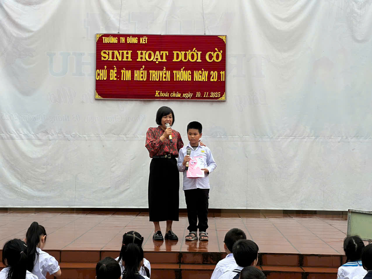 <a href='https://truongtieuhockhoaichau2.hungyen.edu.vn/tin-tuc/hoat-dong-ngoai-khoa-chao-mung-ngay-nha-giao-viet-nam-2011.html'>HOẠT ĐỘNG NGOẠI KHÓA CHÀO MỪNG NGÀY NHÀ GIÁO VIỆT NAM 20/11</a>