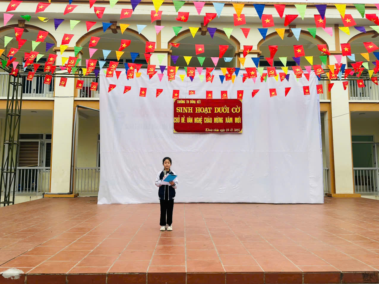 <a href='https://truongtieuhockhoaichau2.hungyen.edu.vn/tin-tuc/hoat-dong-ngoai-khoa-chu-de-chao-mung-nam-moi.html'>HOẠT ĐỘNG NGOẠI KHÓA CHỦ ĐỀ "CHÀO MỪNG NĂM MỚI"</a>