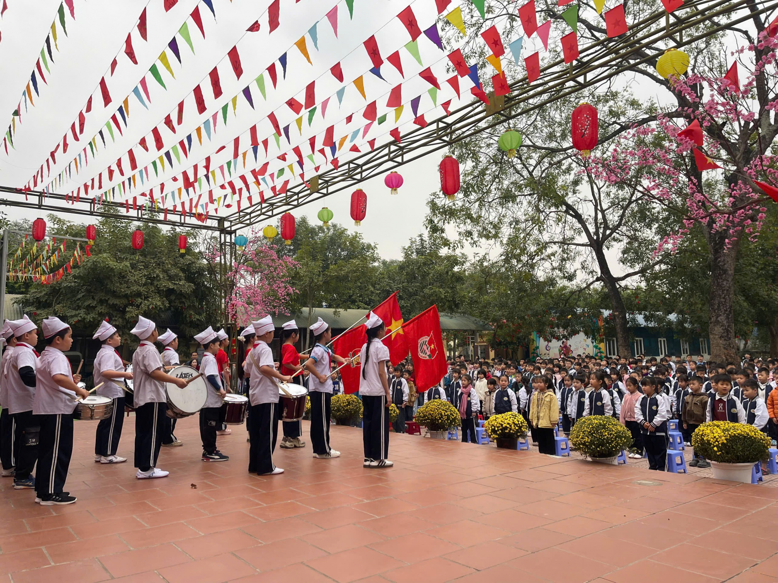 <a href='https://truongtieuhockhoaichau2.hungyen.edu.vn/tin-tuc/hoat-dong-ngoai-khoa-mung-dang-quang-vinh.html'>HOẠT ĐỘNG NGOẠI KHÓA MỪNG ĐẢNG QUANG VINH</a>