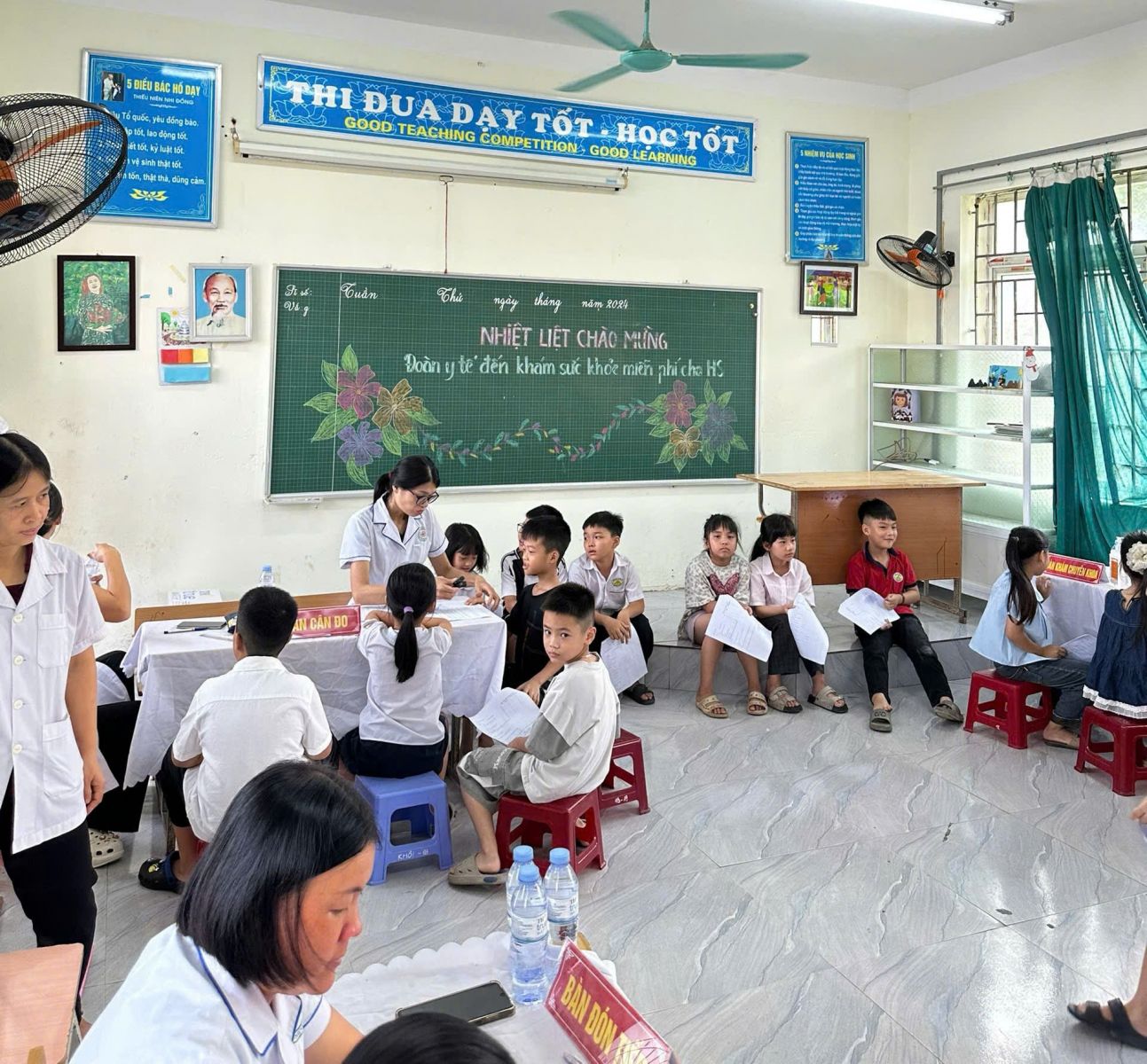 TRƯỜNG TIỂU HỌC ĐÔNG KẾT PHỐI HỢP TỔ CHỨC KHÁM SỨC KHỎE ĐỊNH KỲ CHO HỌC SINH