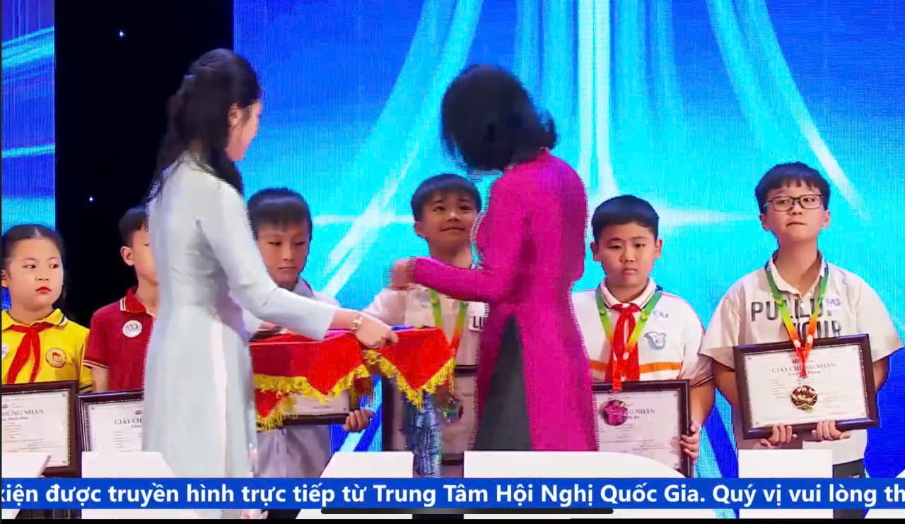 EM ĐỖ ANH KHOA – HỌC SINH LỚP 3A TRƯỜNG TIỂU HỌC ĐÔNG KẾT VINH DỰ ĐÓN NHẬN 2 GIẢI BẠC TẠI CUỘC THI VIOLYMPIC QUỐC GIA NĂM HỌC 2024-2025