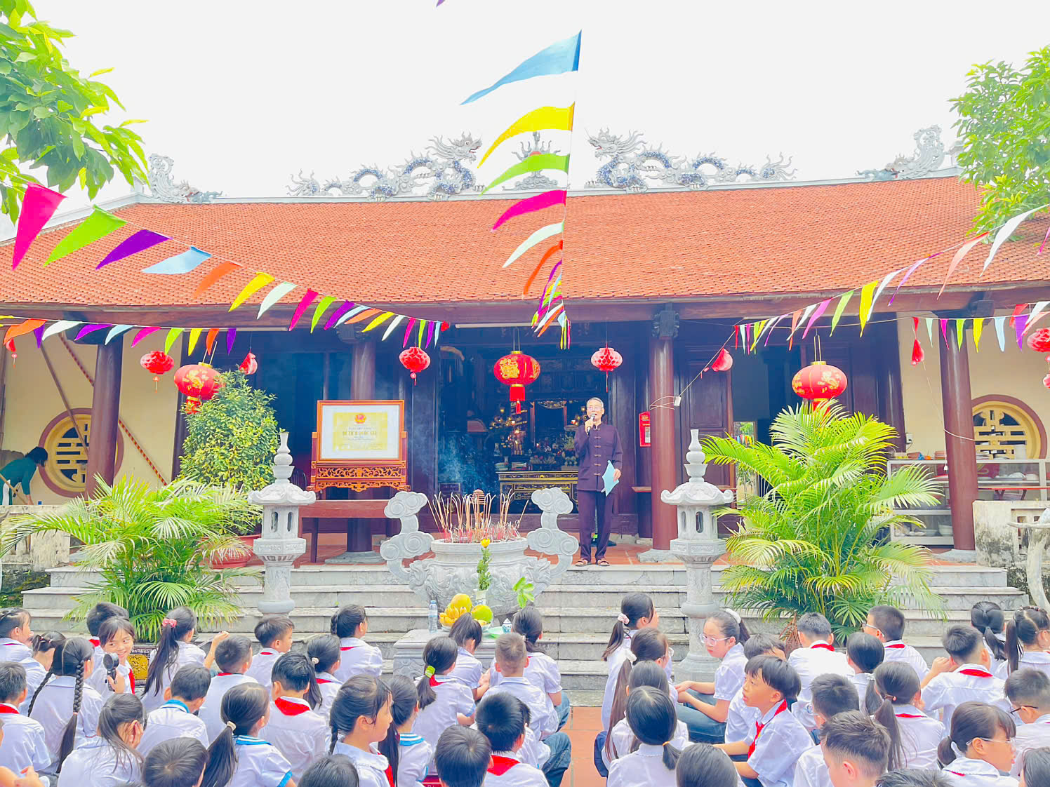 TRƯỜNG TIỂU HỌC ĐÔNG KẾT TỔ CHỨC HOẠT ĐỘNG TRẢI NGHIỆM TẠI ĐỀN HẬU CHO HỌC SINH KHỐI 3, 4