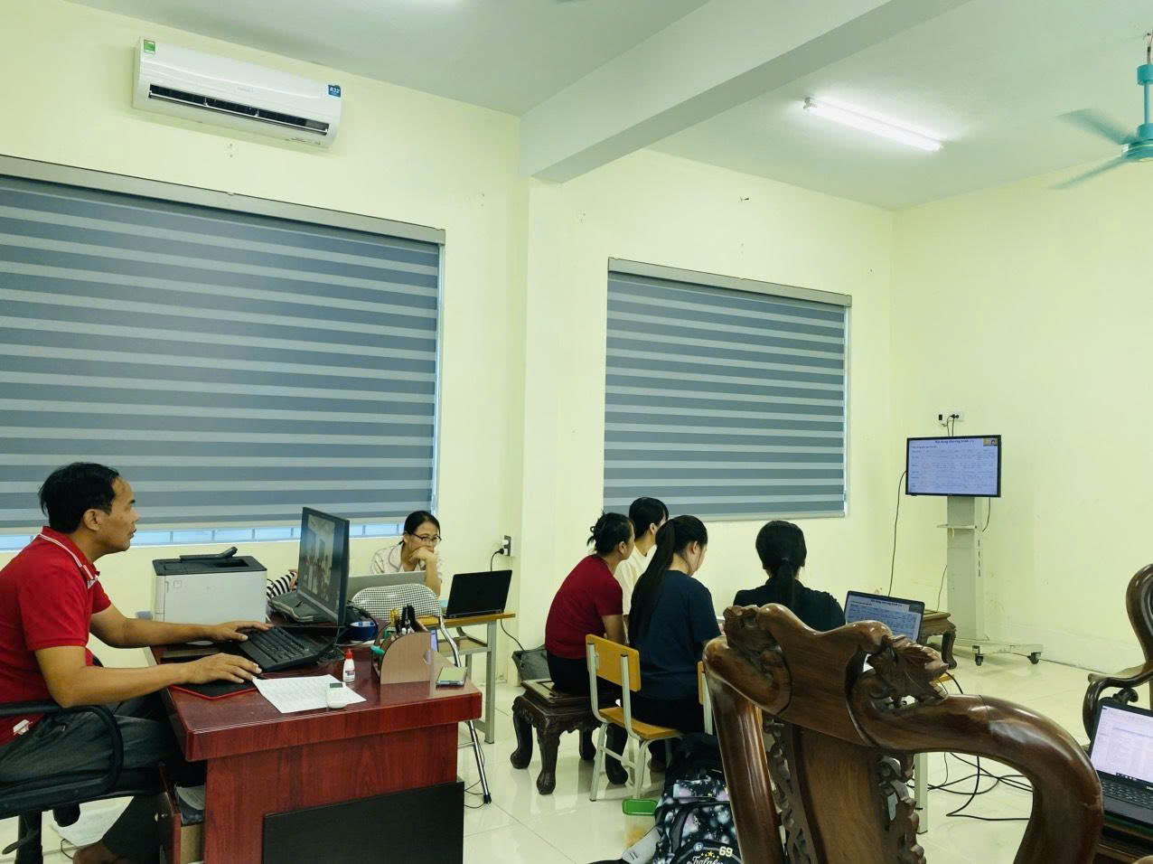 TRƯỜNG TIỂU HỌC ĐÔNG KẾT THAM GIA TẬP HUẤN, BỒI DƯỠNG GIÁO VIÊN SỬ DỤNG BỘ SÁCH GIÁO KHOA THỐNG NHẤT TOÀN QUỐC